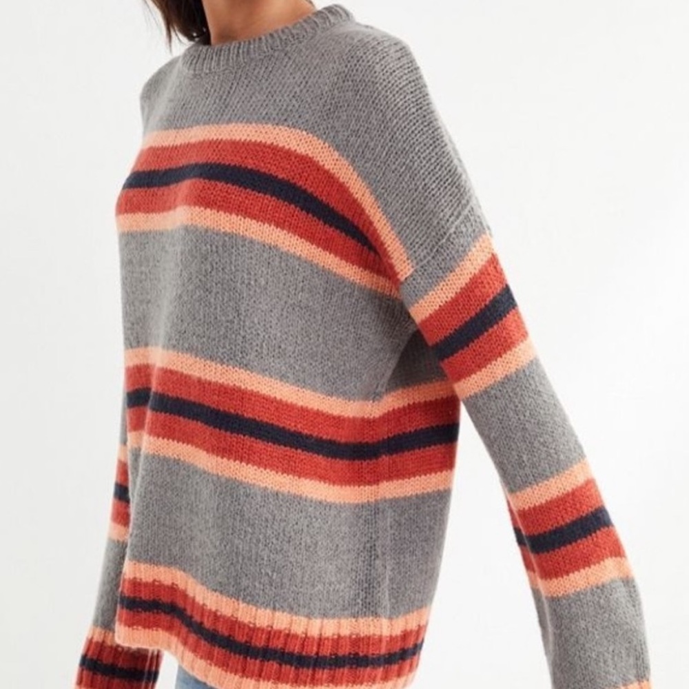 Urban Outfitters Sweater : Size: XS